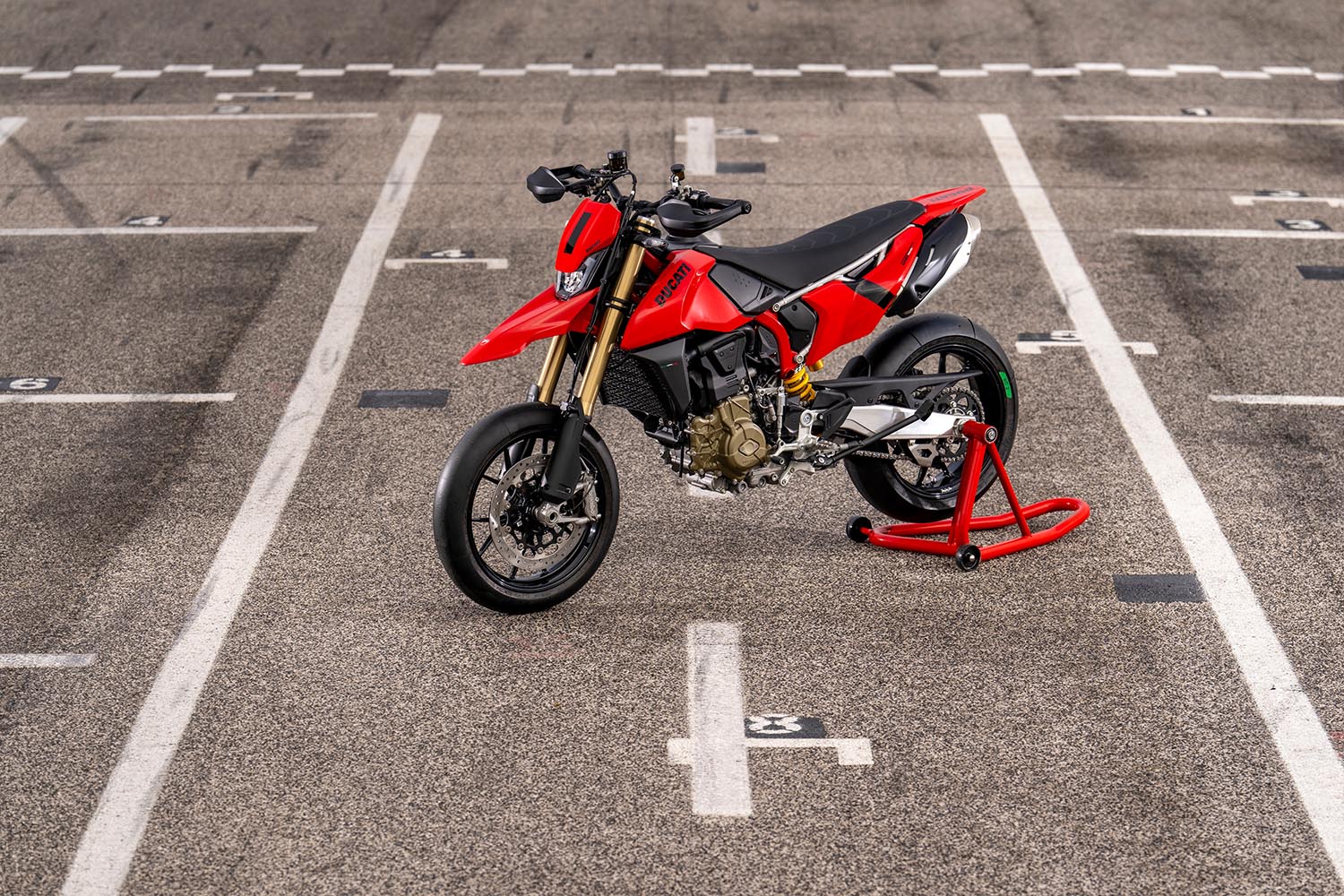 Ducati Hypermotard 698 Mono 2024 en rojo