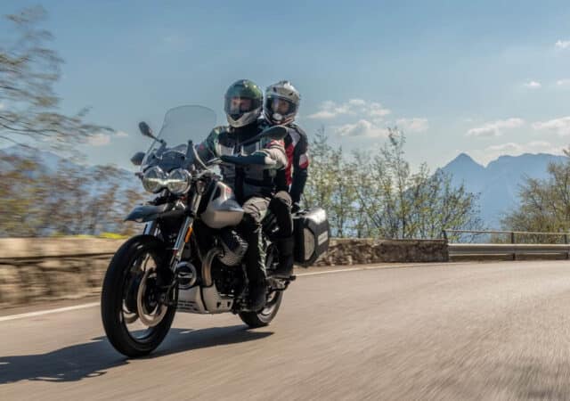 La Moto Guzzi V 85 TT 2024 trae una nueva IMU de 6 ejes que gestiona su electrónica